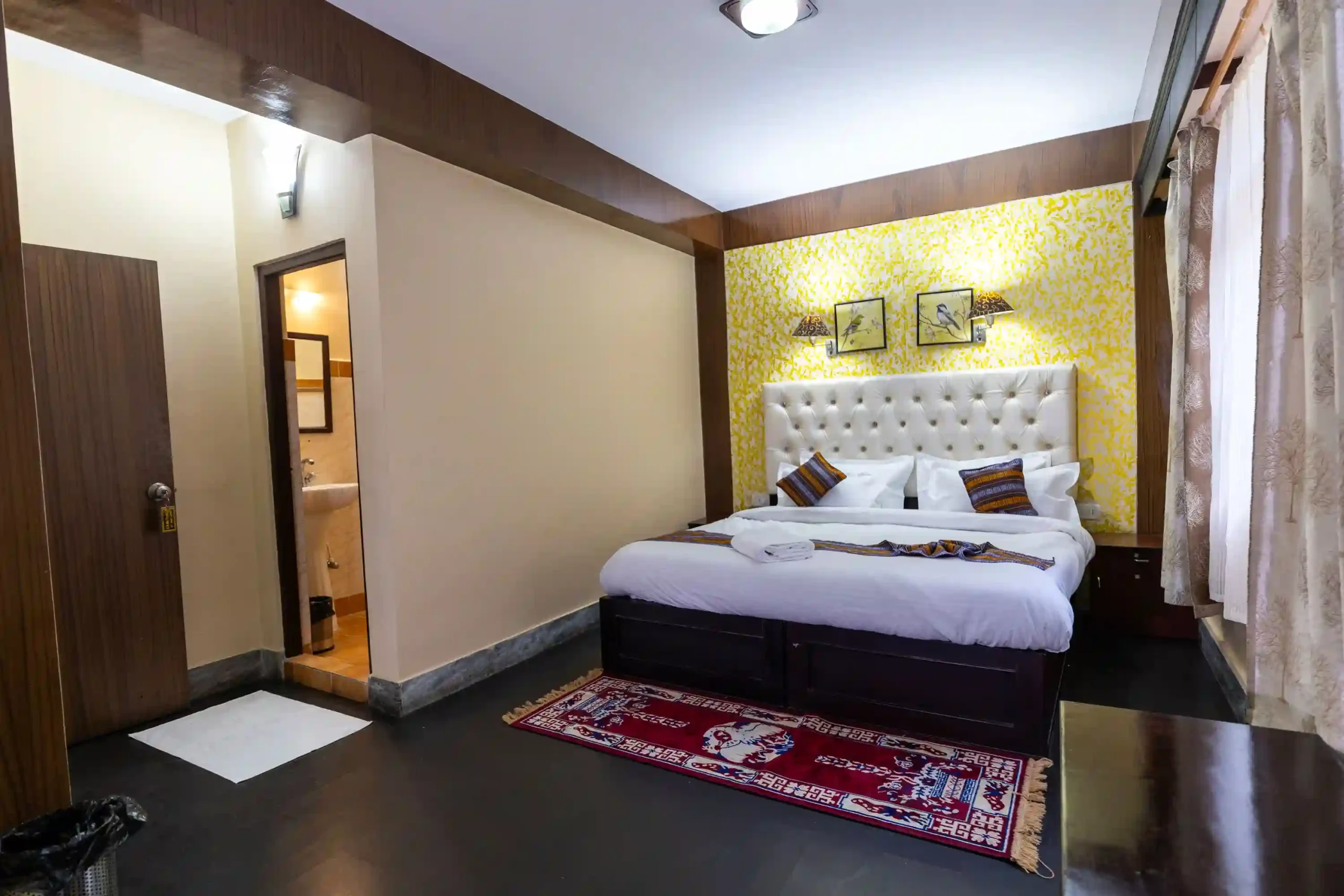 Deluxe Room Street View Photo 1