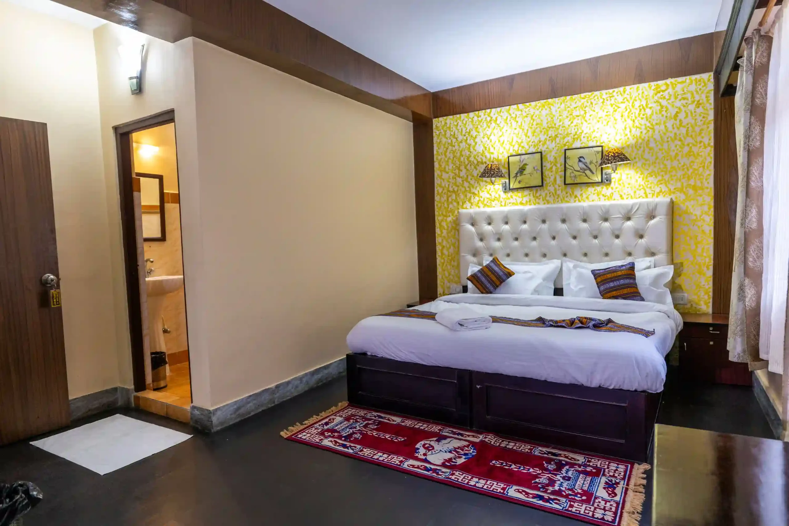 Deluxe Room Street View Photo 2