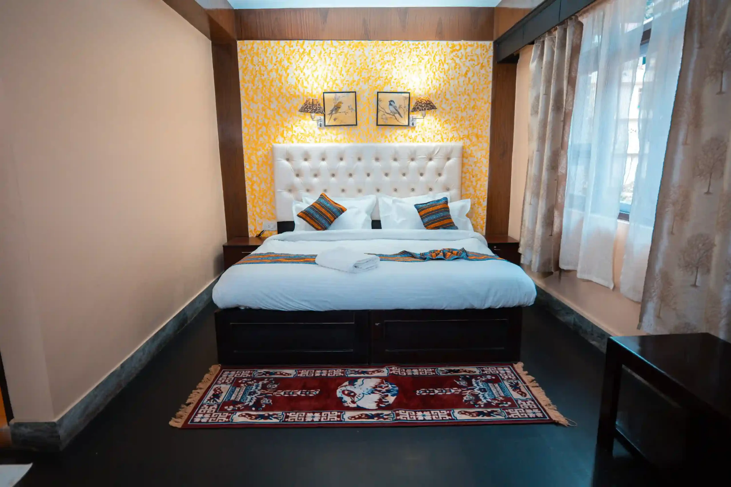 Deluxe Room Street View Photo 3