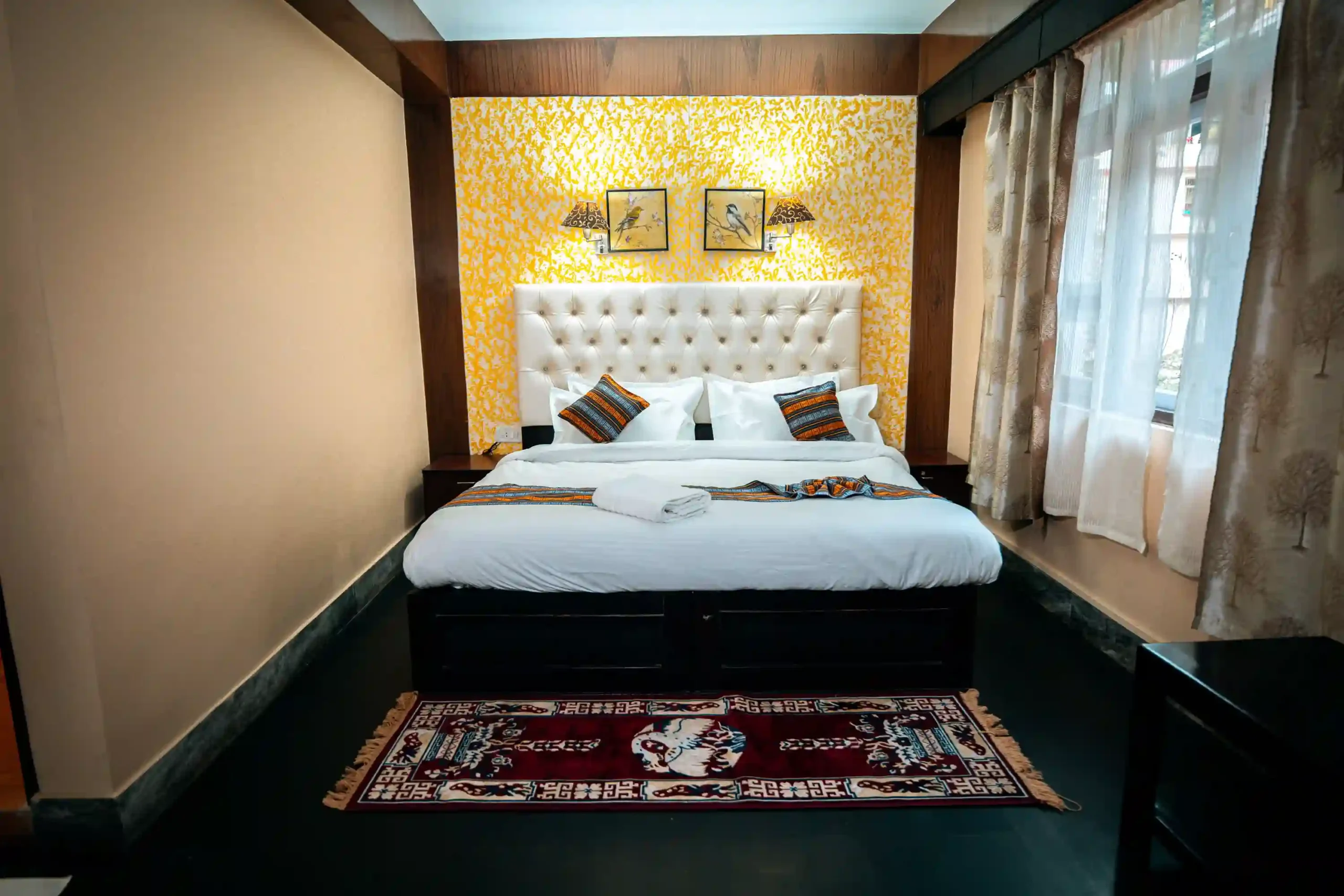 Deluxe Room Street View Photo 4
