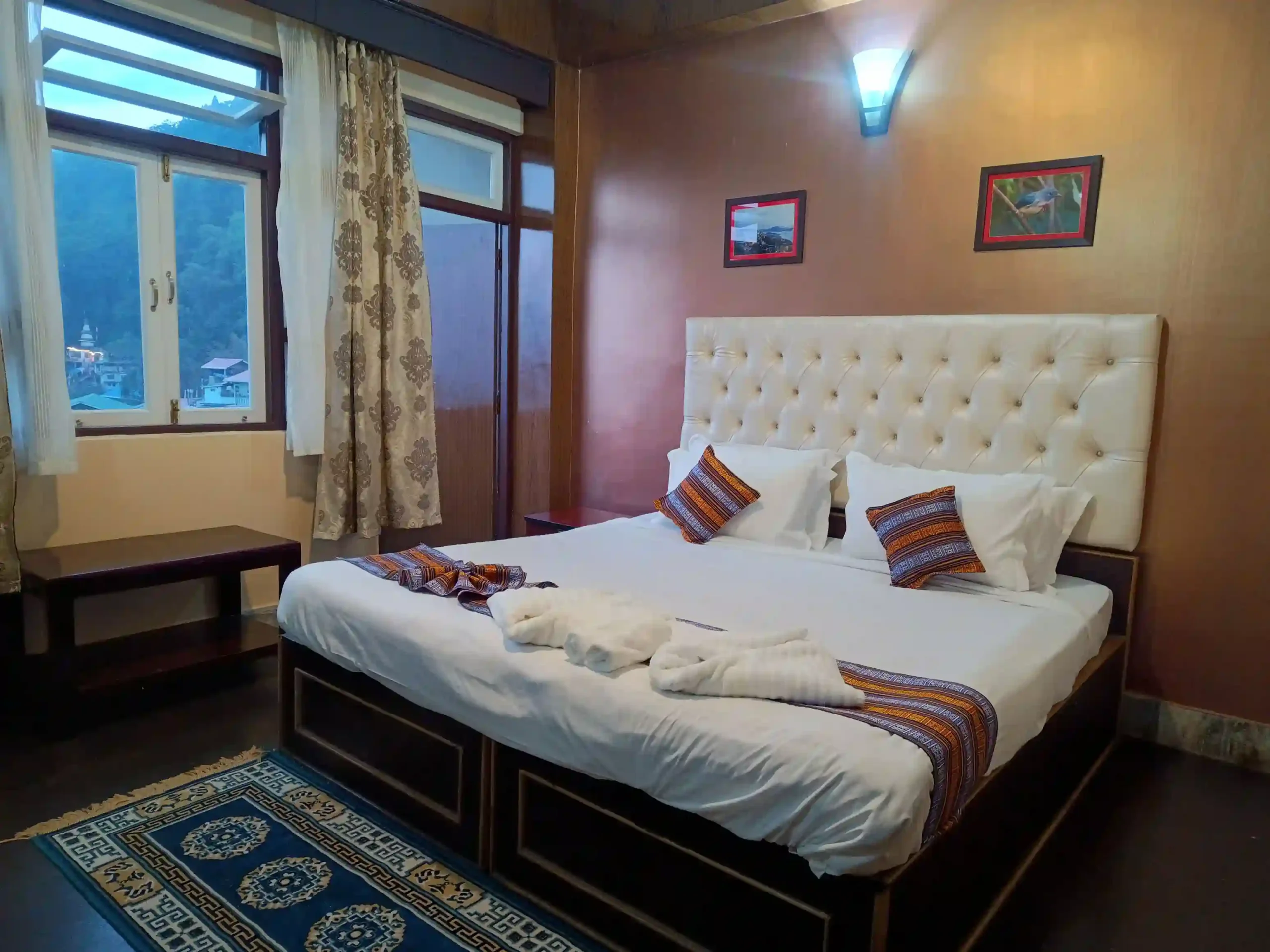 Deluxe Mountain View Room With Balcony Photo 4