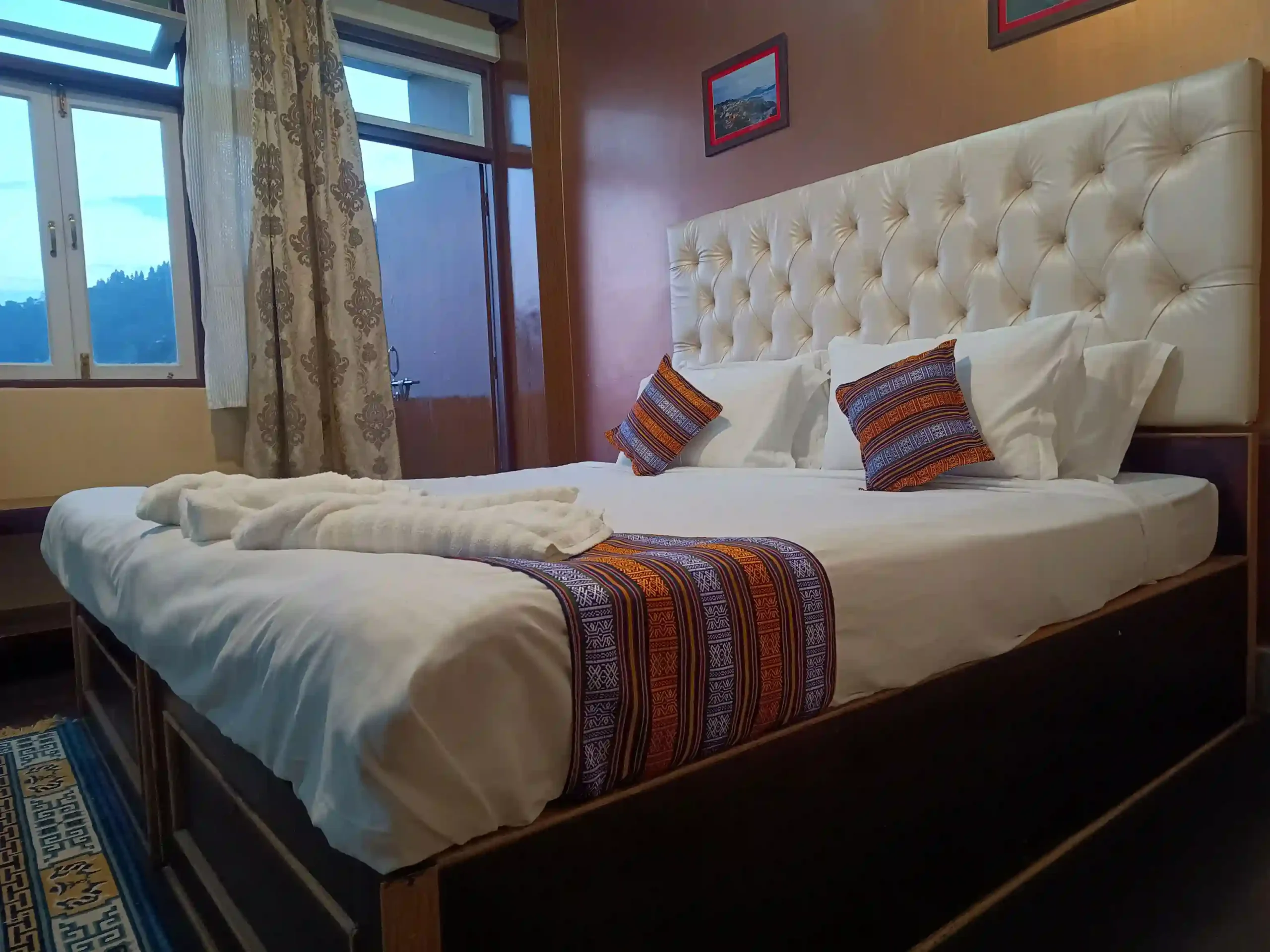 Deluxe Mountain View Room With Balcony Photo 7