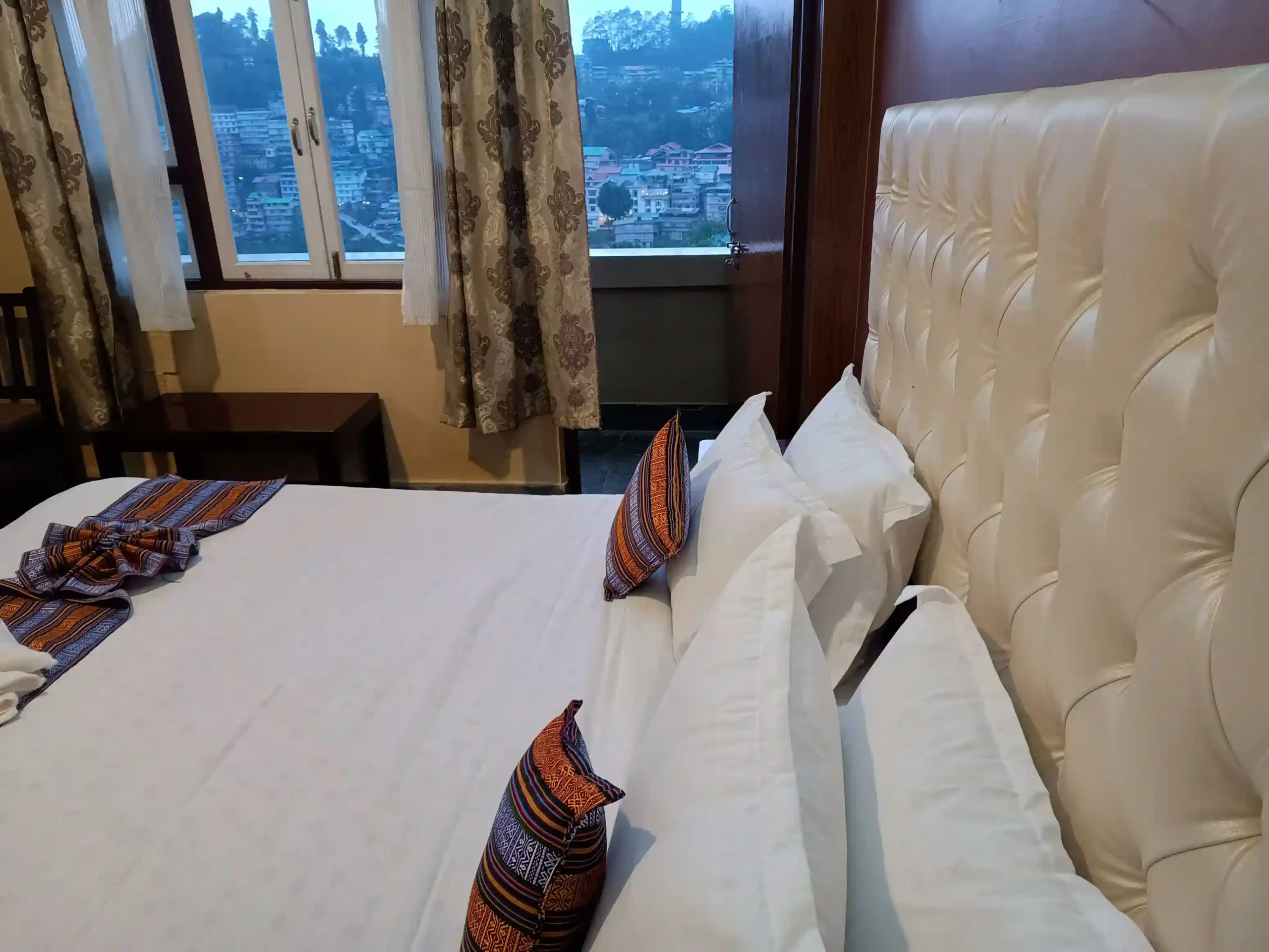 Deluxe Mountain View Room With Balcony Photo 2