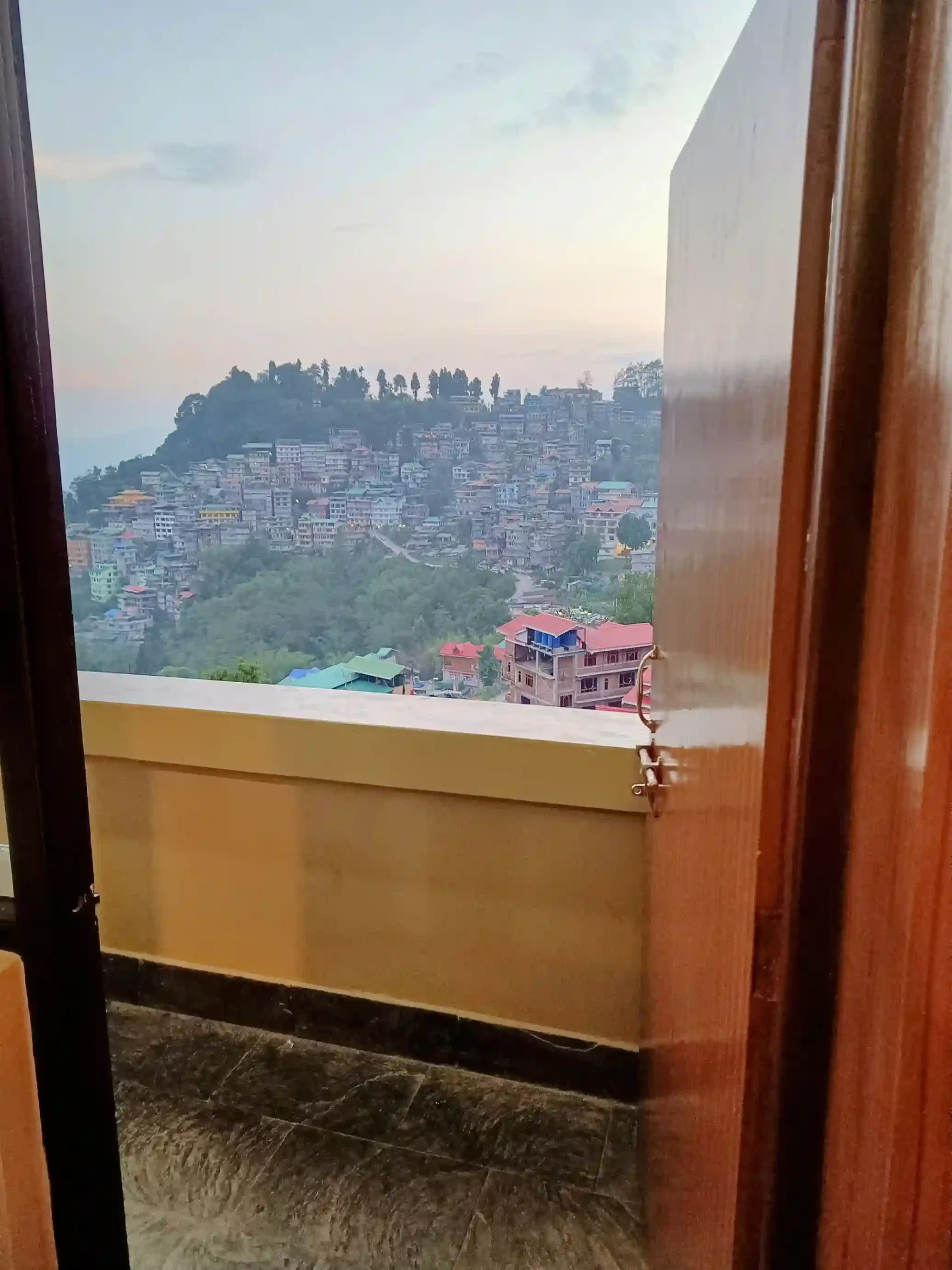 Deluxe Mountain View Room With Balcony Photo 3